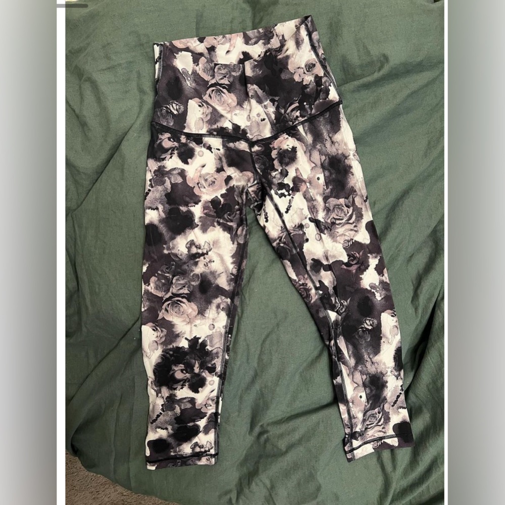 Lululemon crops